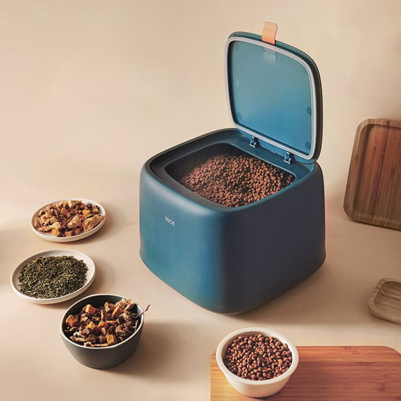 Portable Dry Pet Food Container