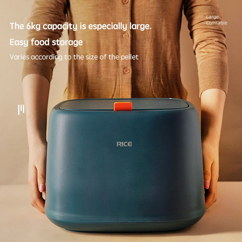 Portable Dry Pet Food Container
